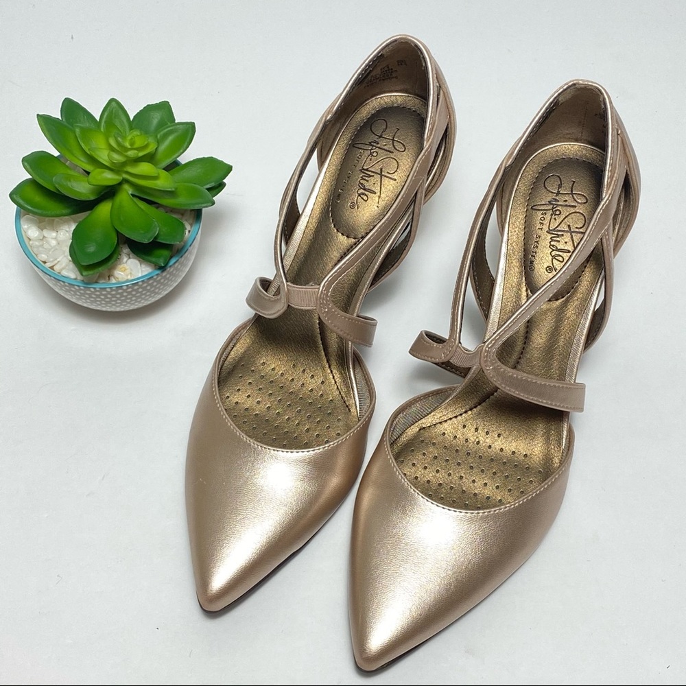 Perfect wedding shoes - bridal shoes in rose gold